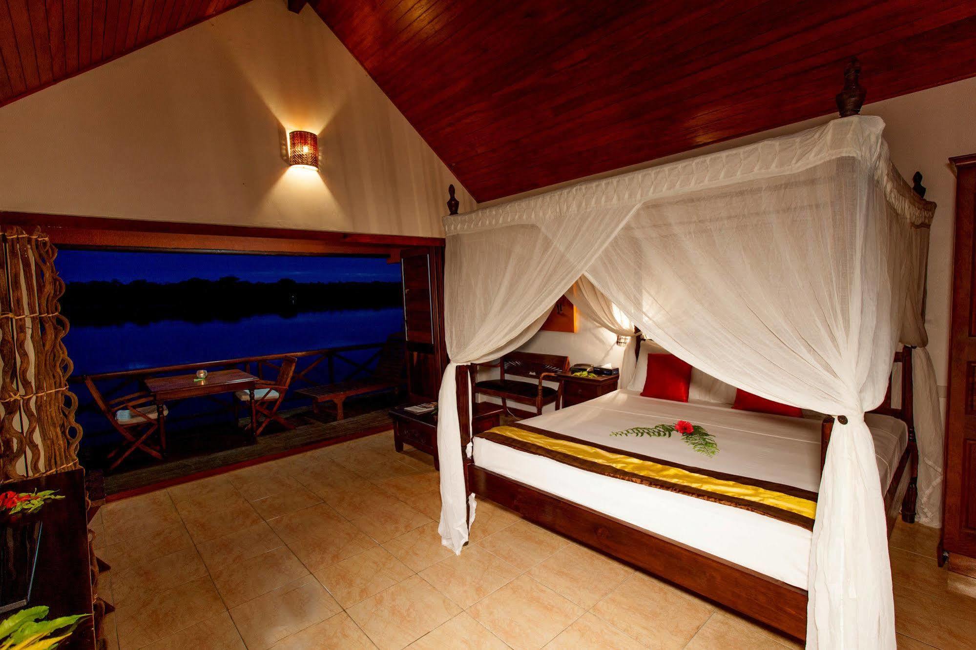 Sunset Bungalows Resort, Vanuatu Port Vila Exterior foto